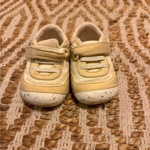 Stride Rite Cream Baby Walkers with Speckled Soles